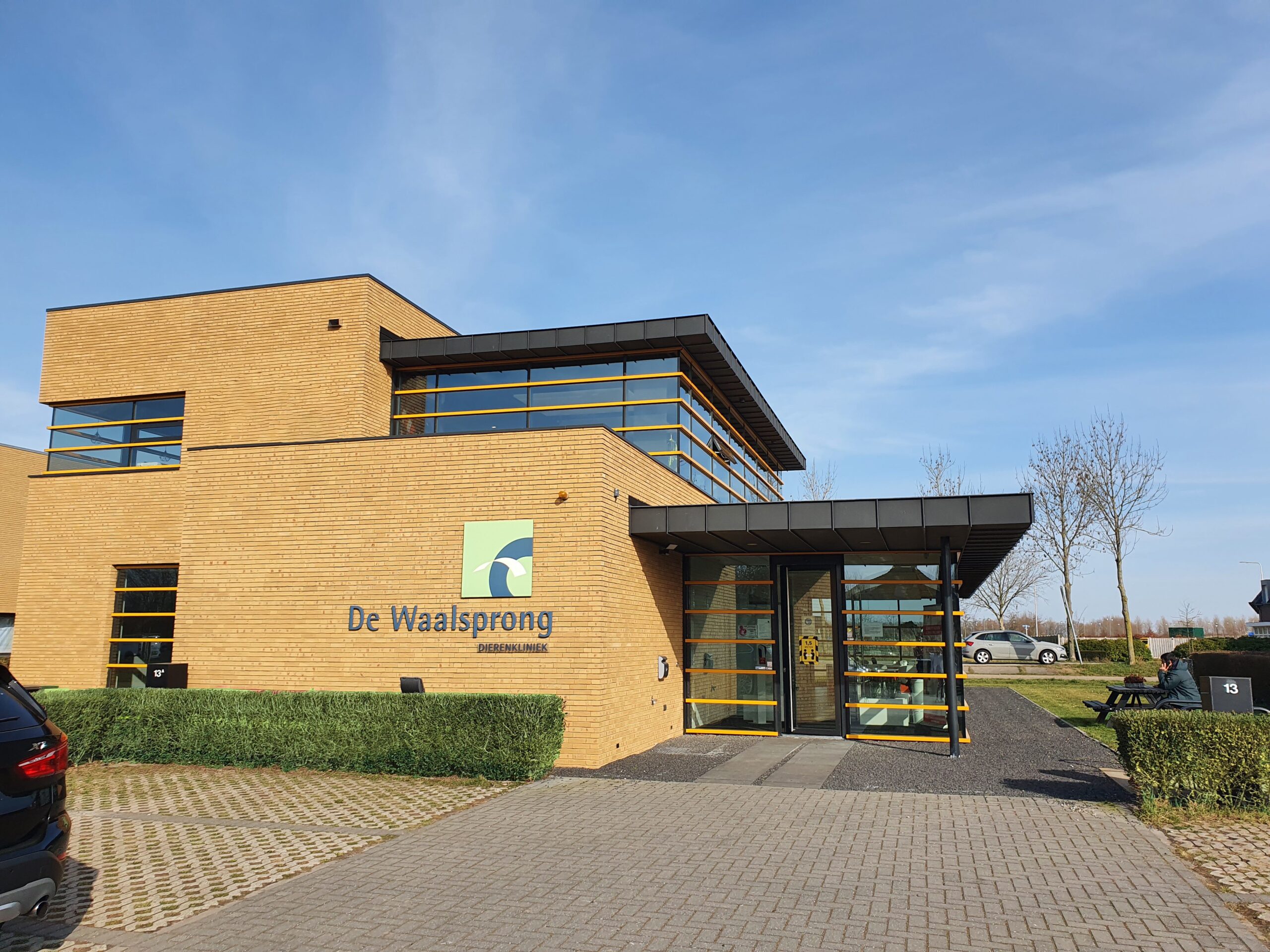 Dierenkliniek de Waalsprong openingstijden